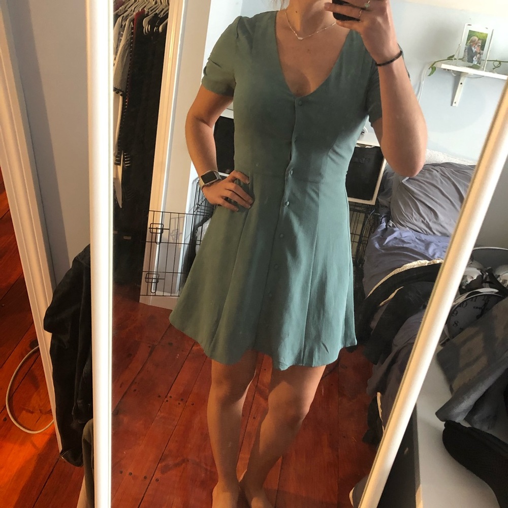 Green dress - Picture 7 of 8